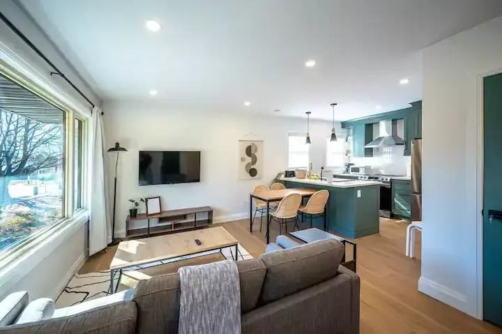 1370 Garvolin Ave - Photo 3 of 14