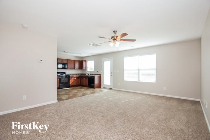 336 Valerie Dr - Photo 3 of 15