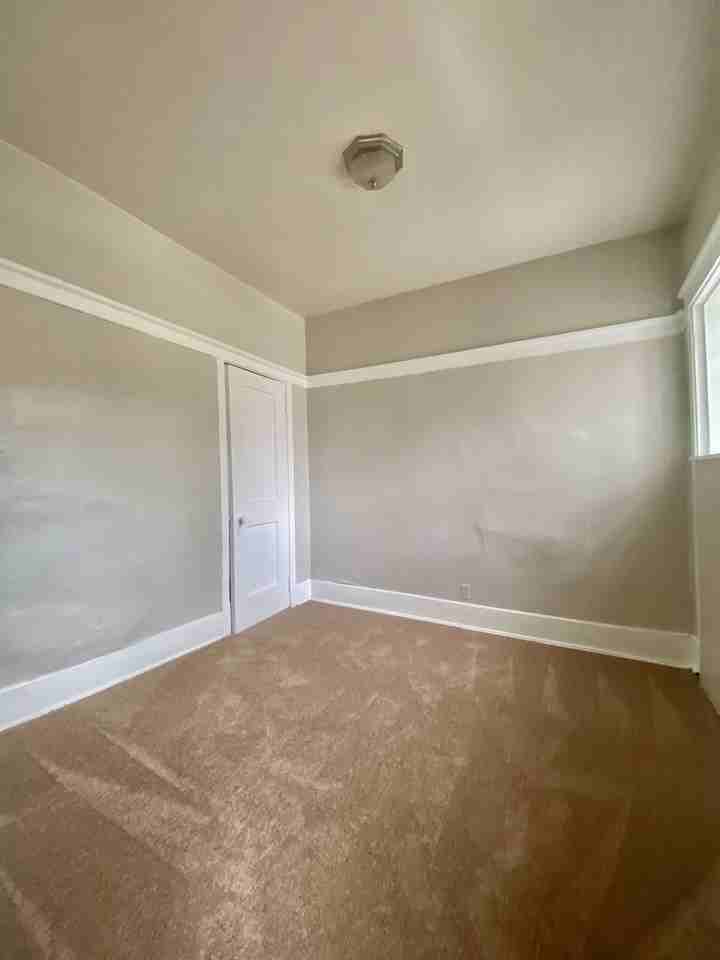 BAUM GROVE APARTMENTS -- 090 - Photo 5 of 30