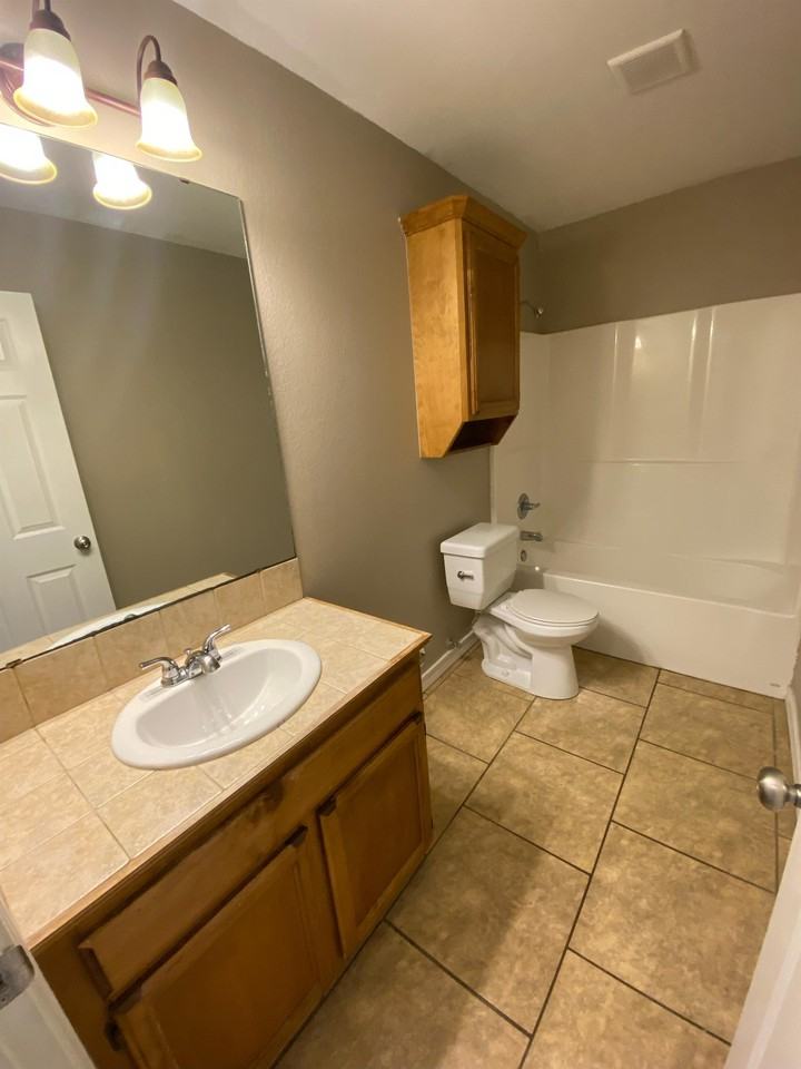 2415 Laurel Street - Photo 2 of 14