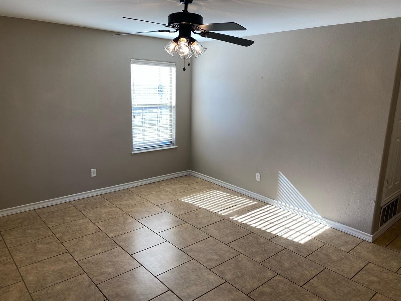 2415 Laurel Street - Photo 3 of 14