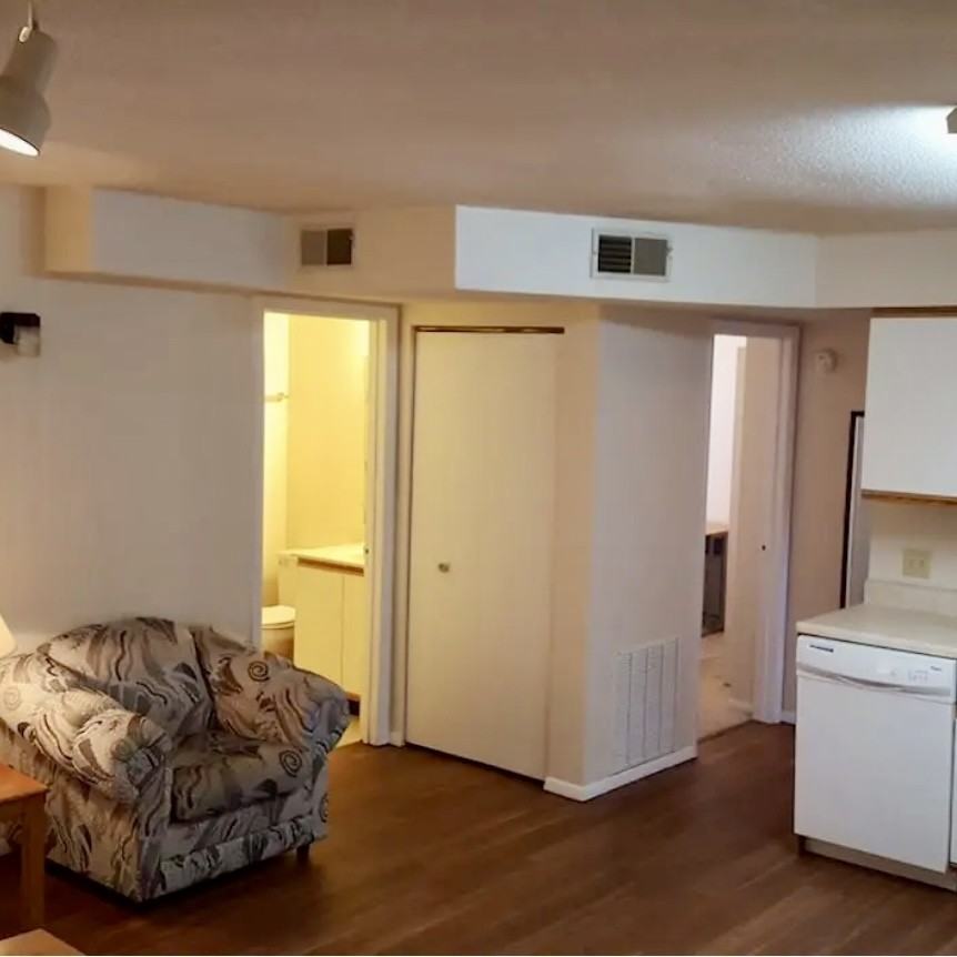 111 South Lincoln Avenue - Photo 2 of 7