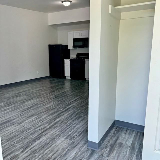 West Liberty Point 1BR - Photo 2 of 17