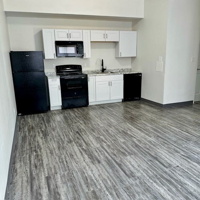 West Liberty Point 1BR - Photo 3 of 17