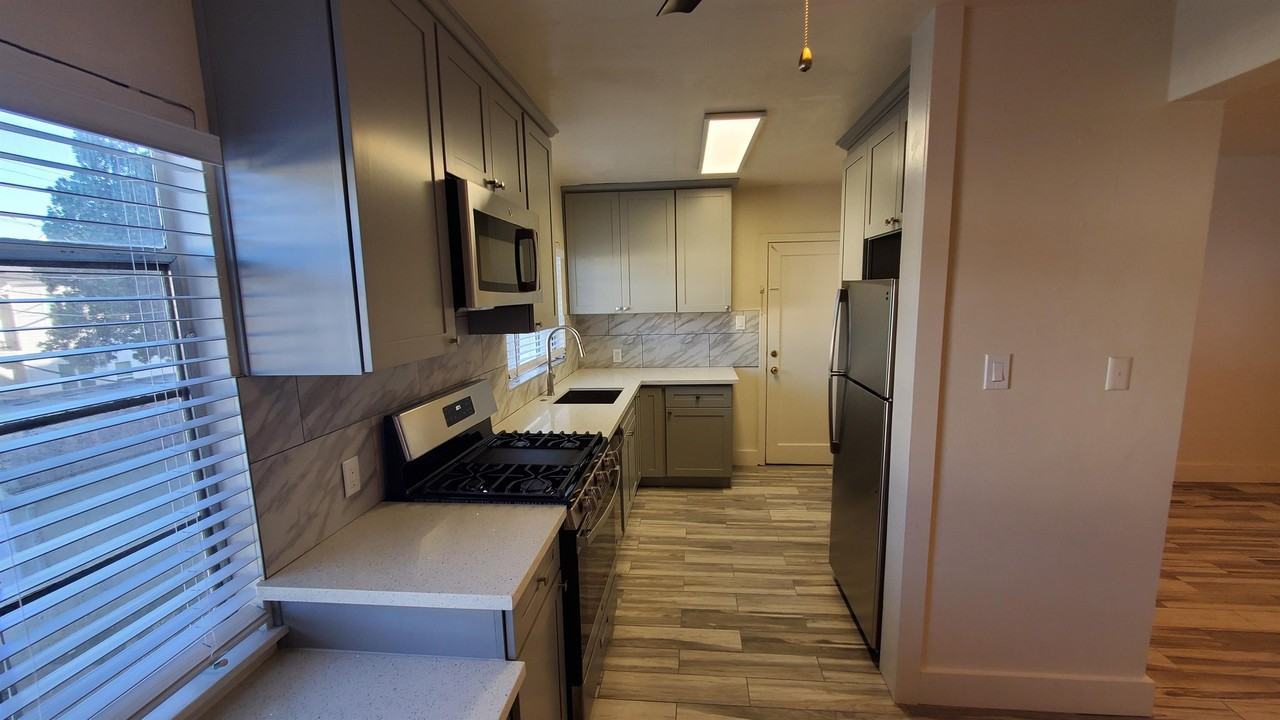 2515-9 S Street, 95816 - Photo 2 of 16