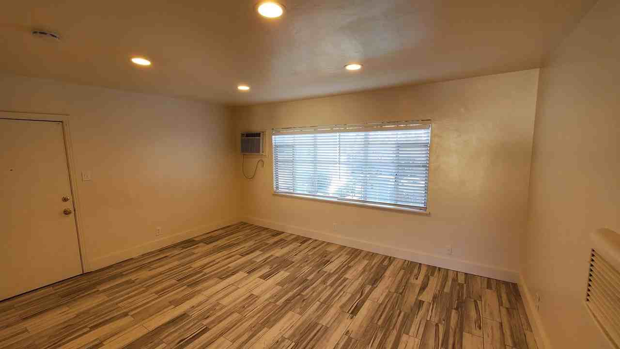 2515-9 S Street, 95816 - Photo 3 of 16
