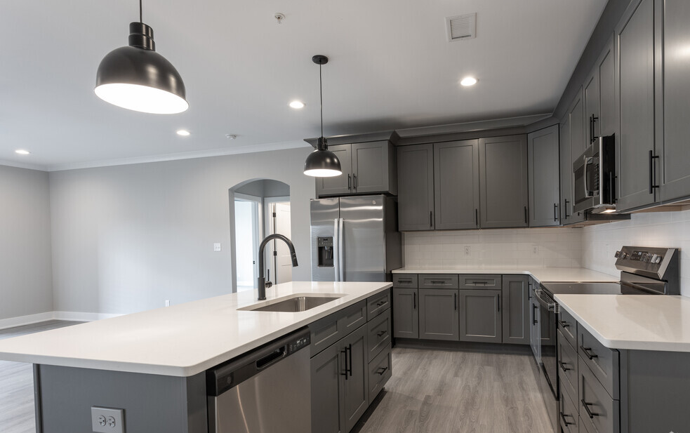 439 Roanoke Road - Photo 3 of 42