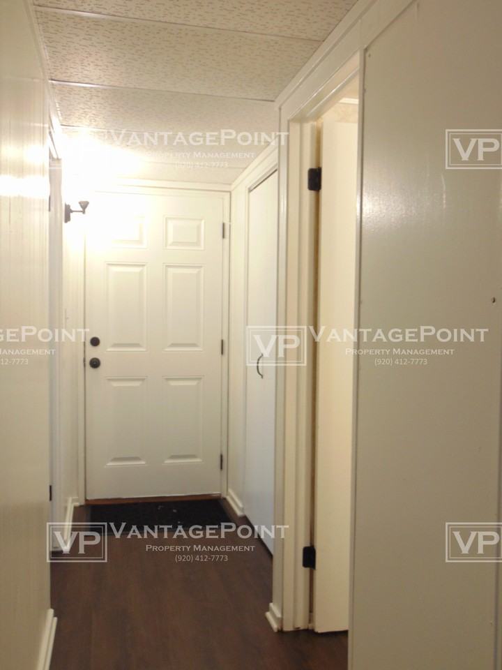 2021-2035 Manitowoc Road - Photo 2 of 11