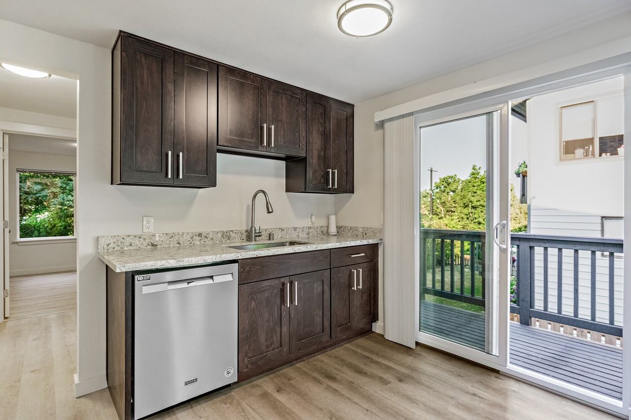 808 West Nickerson Street - Photo 2 of 15