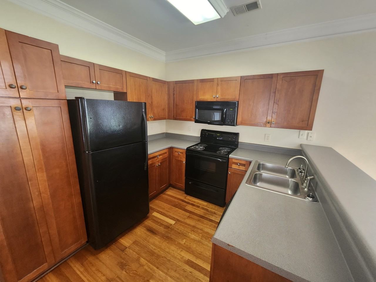2110 Lakeside Drive - Photo 4 of 16