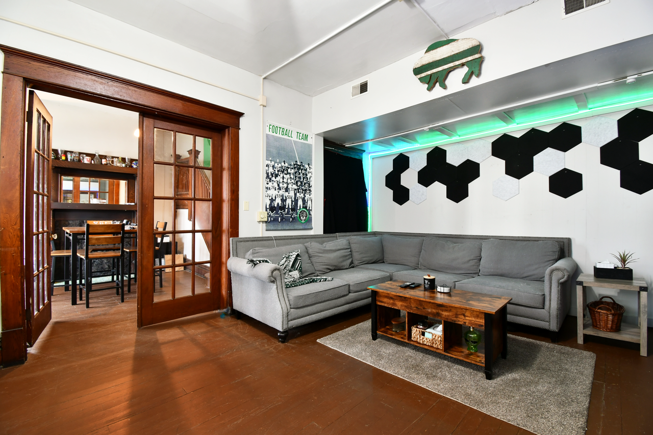 1851 6th Ave. - Photo 3 of 10