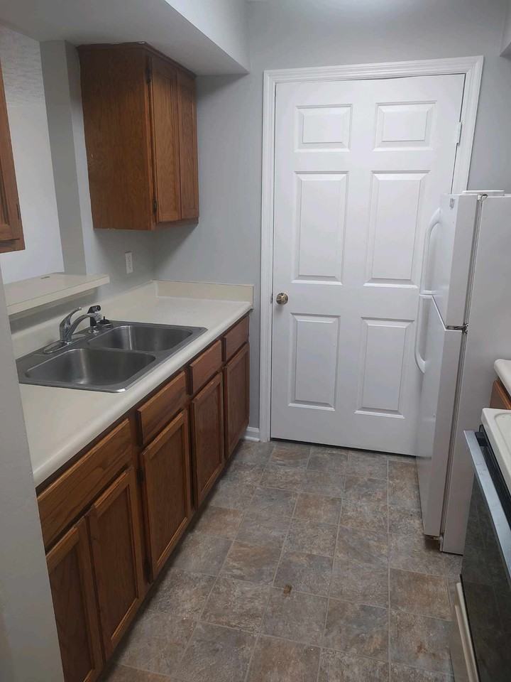 Brandy View Apartments - Photo 2 of 18