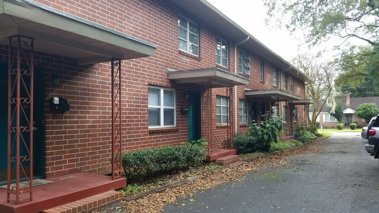 534  E College Avenue - Photo 3 of 11