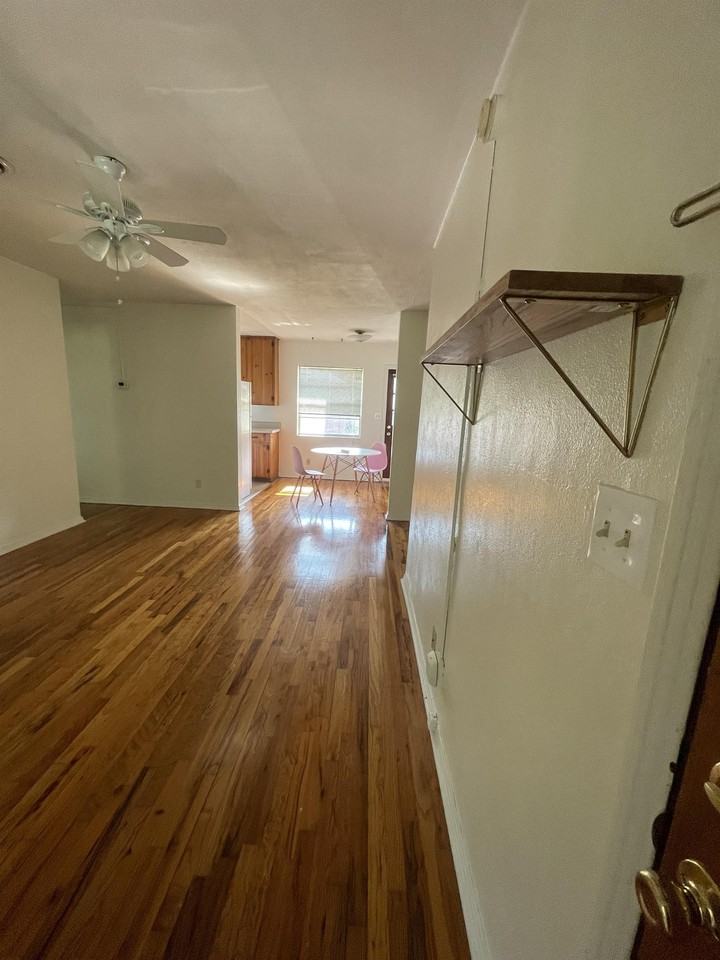 534  E College Avenue - Photo 5 of 11