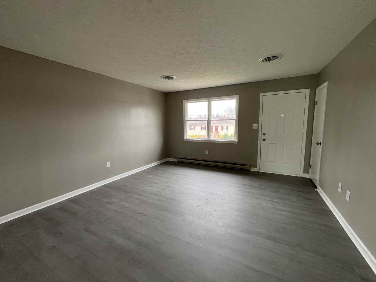 703 1/2 Thomas Lane - Photo 2 of 11