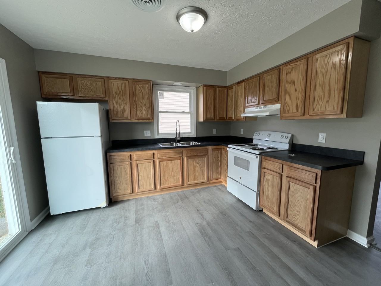 703 1/2 Thomas Lane - Photo 3 of 11