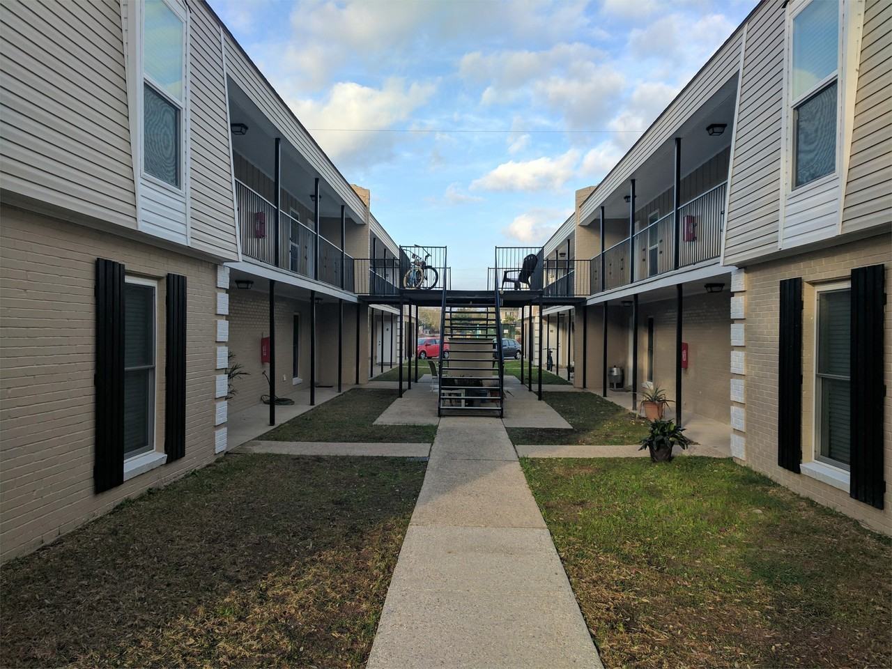 Beach Villa Apts - Photo 4 of 44