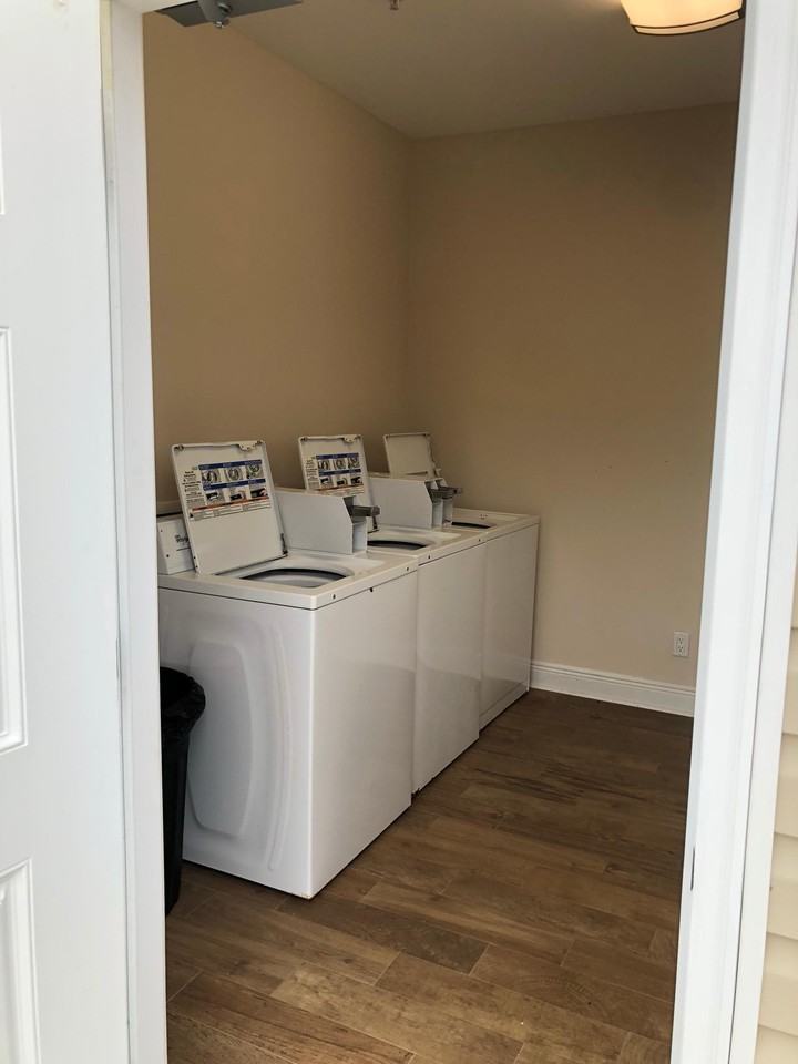 Beach Villa Apts - Photo 6 of 44