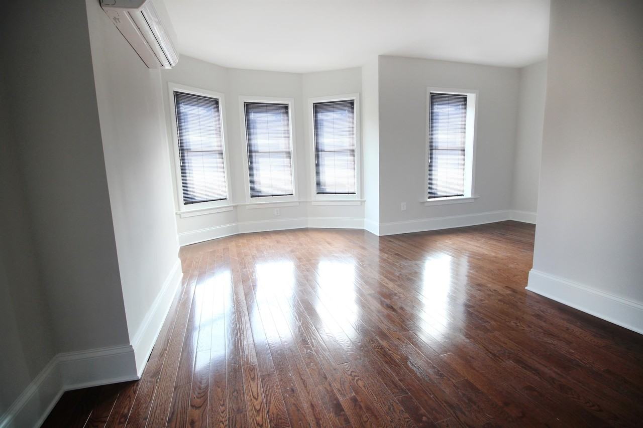 212 E Hanover St - Photo 3 of 29