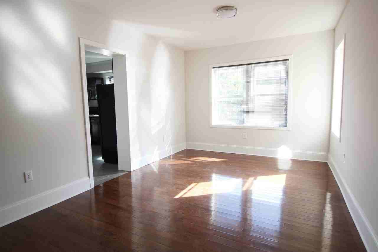 212 E Hanover St - Photo 6 of 29