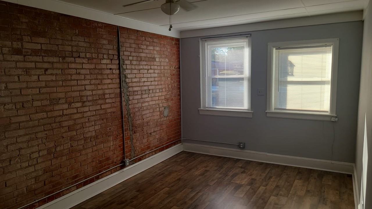 Beaumont Manor - Photo 2 of 13