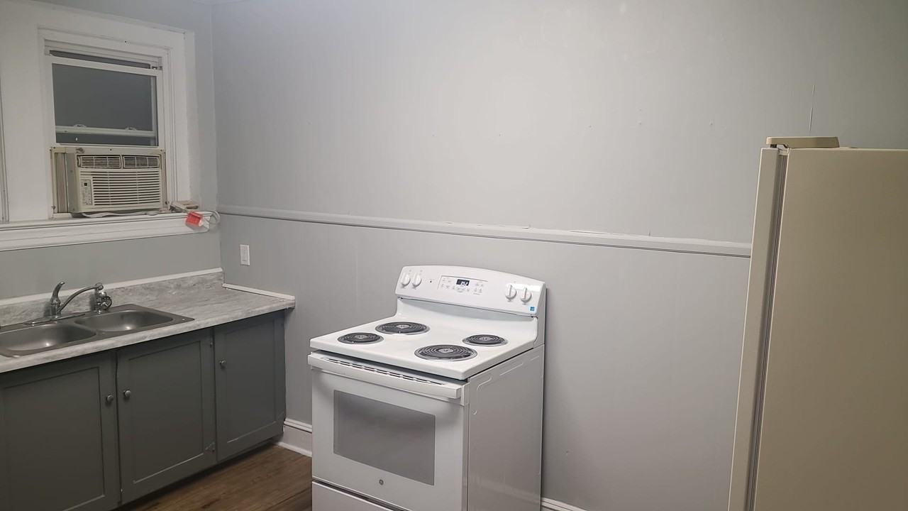 Beaumont Manor - Photo 2 of 11