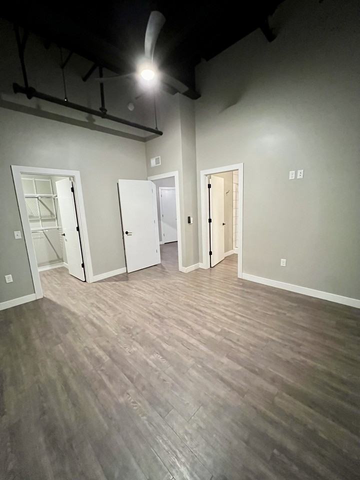 Mall Plaza - Photo 3 of 50