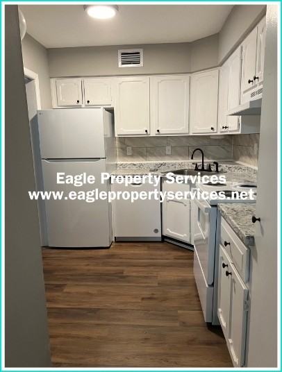 The Emeralds Apartments - Photo 2 of 19