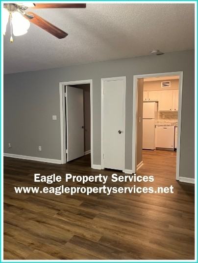 The Emeralds Apartments - Photo 3 of 19