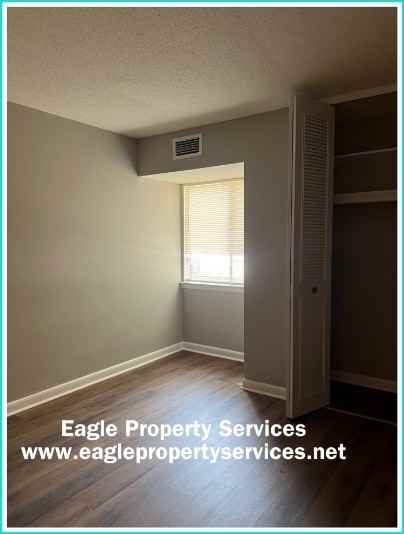 The Emeralds Apartments - Photo 4 of 19