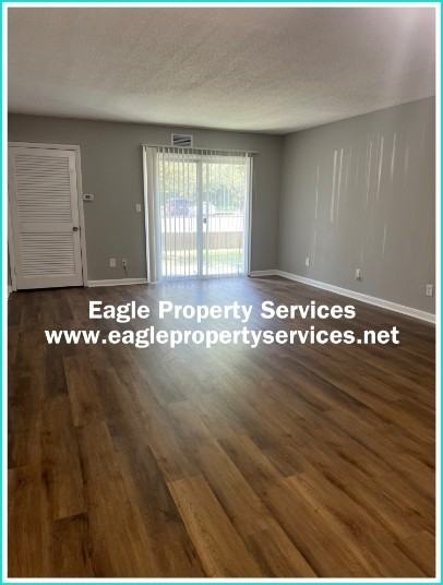 The Emeralds Apartments - Photo 7 of 19