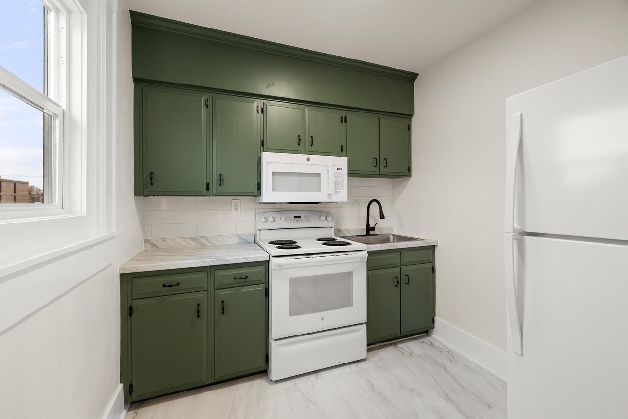 Mayflower 112 East 1st Street - Photo 3 of 50