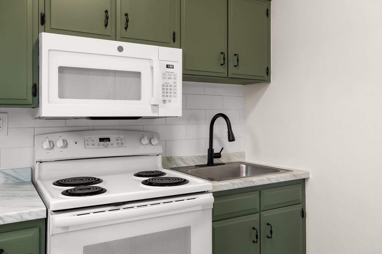 Mayflower 112 East 1st Street - Photo 4 of 50