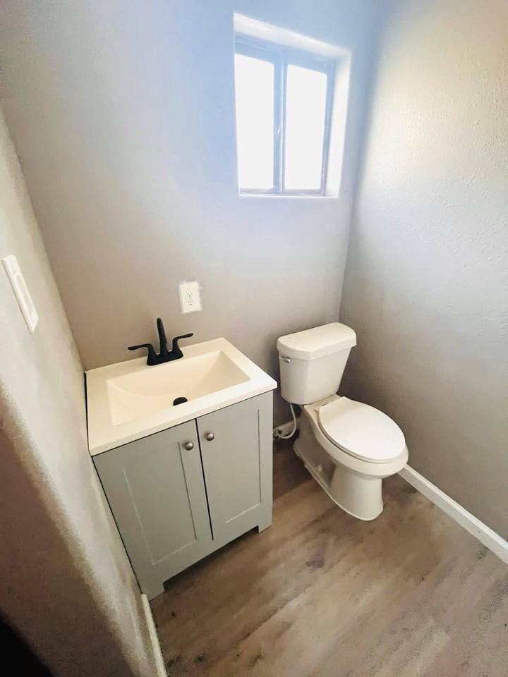 102 South Holland Avenue - Photo 3 of 37