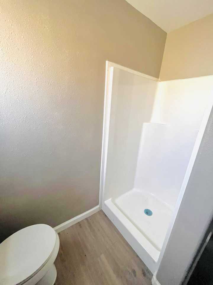 102 South Holland Avenue - Photo 4 of 37