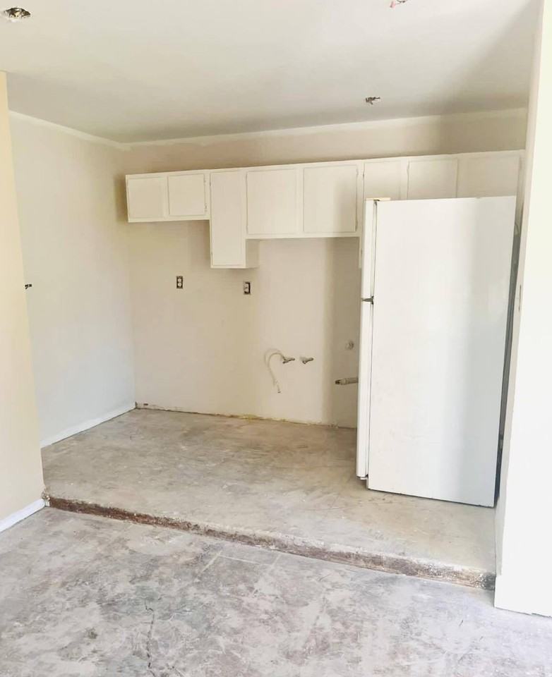 102 South Holland Avenue - Photo 6 of 37