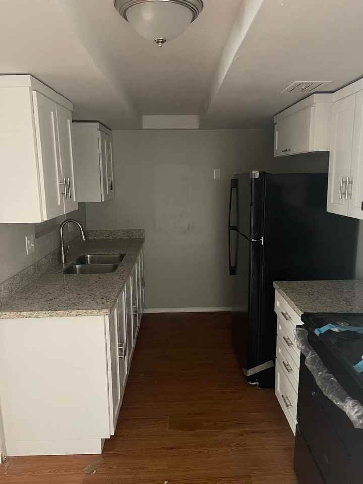 102 South Holland Avenue - Photo 5 of 29