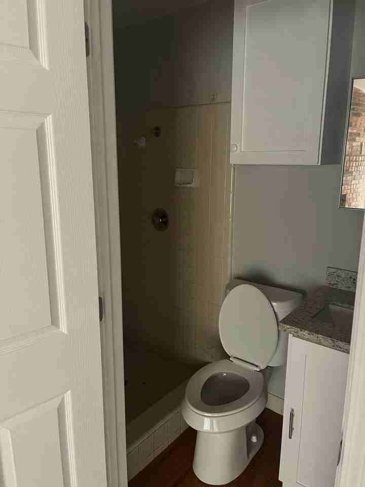 102 South Holland Avenue - Photo 6 of 29