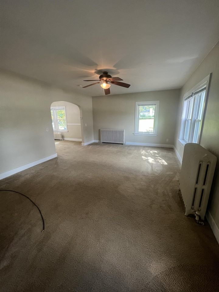 1389 Mount Pleasant Road - Photo 2 of 11