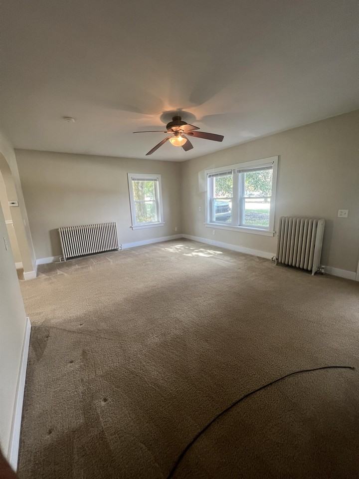 1389 Mount Pleasant Road - Photo 3 of 11