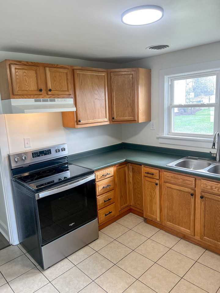 1365 Mount Pleasant Road - Photo 3 of 8