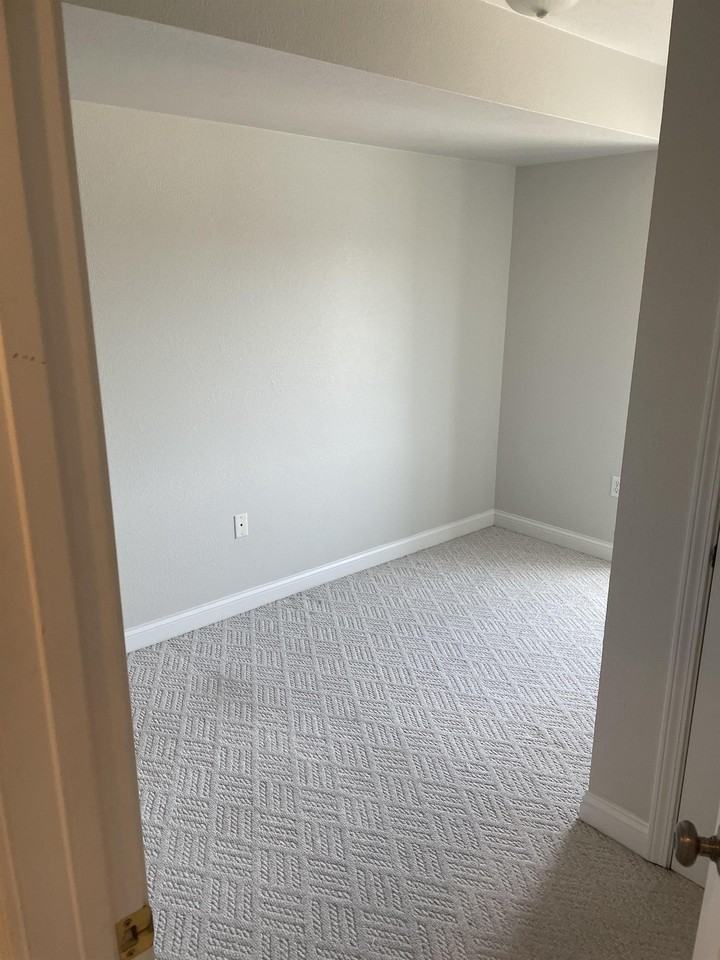 810 Erie Ave - Photo 3 of 11