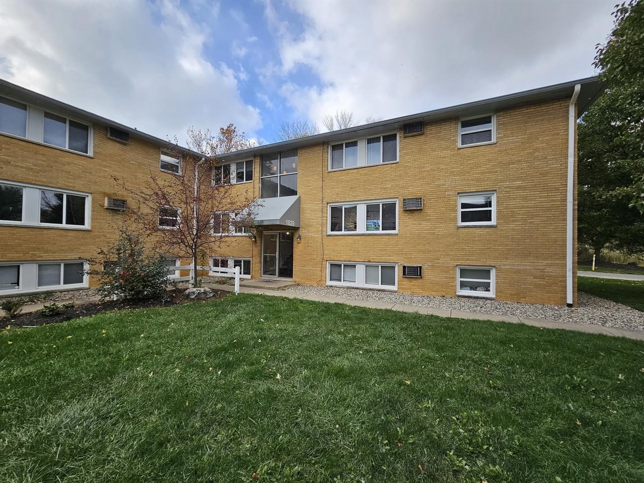 1829 East 8th Street - Photo 6 of 6