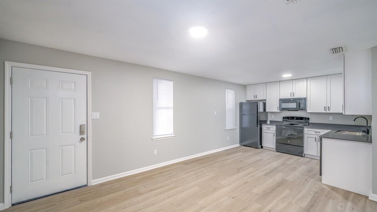 1533 South Bronough Street - Photo 5 of 19