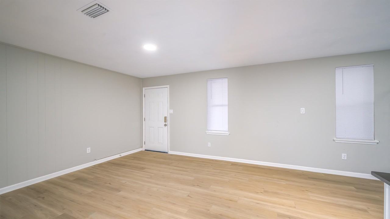 1533 South Bronough Street - Photo 7 of 19
