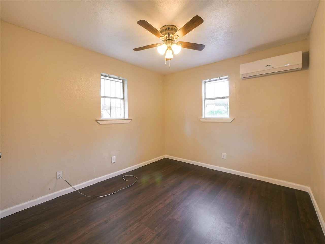 3910 Polly Street - Photo 5 of 50