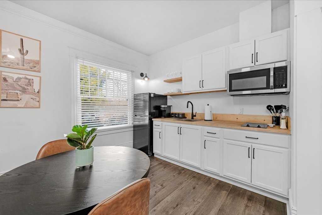 224 North Fulton Street - Photo 4 of 14