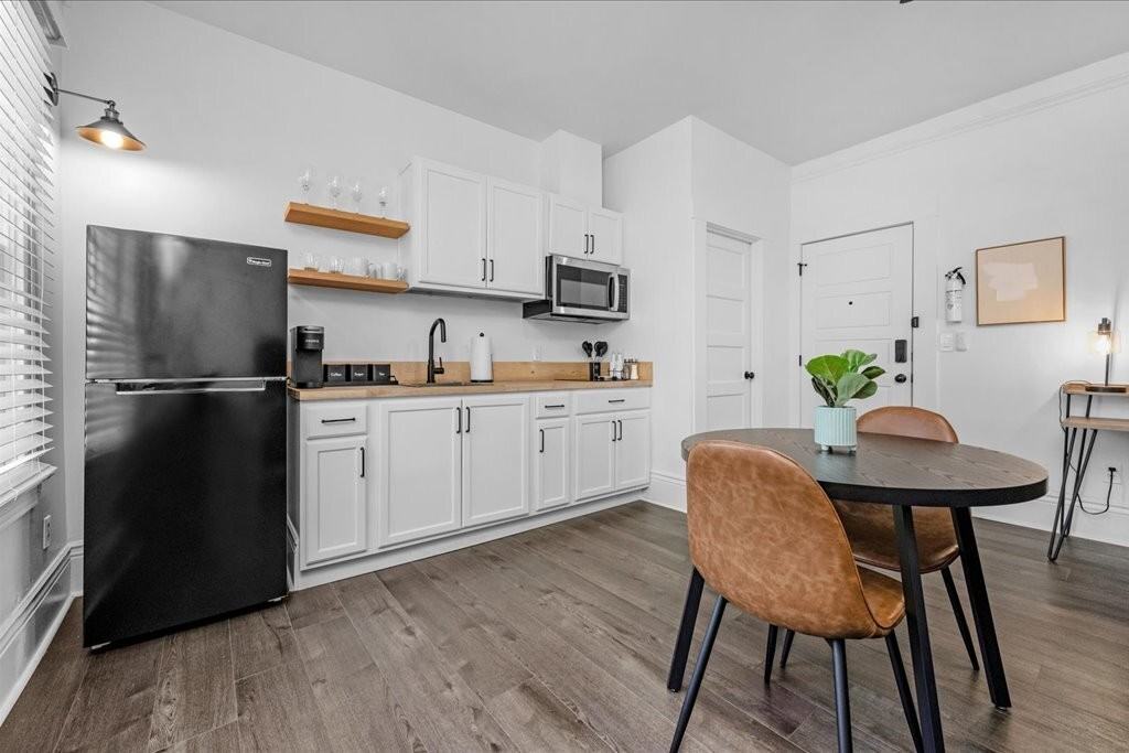 224 North Fulton Street - Photo 7 of 14