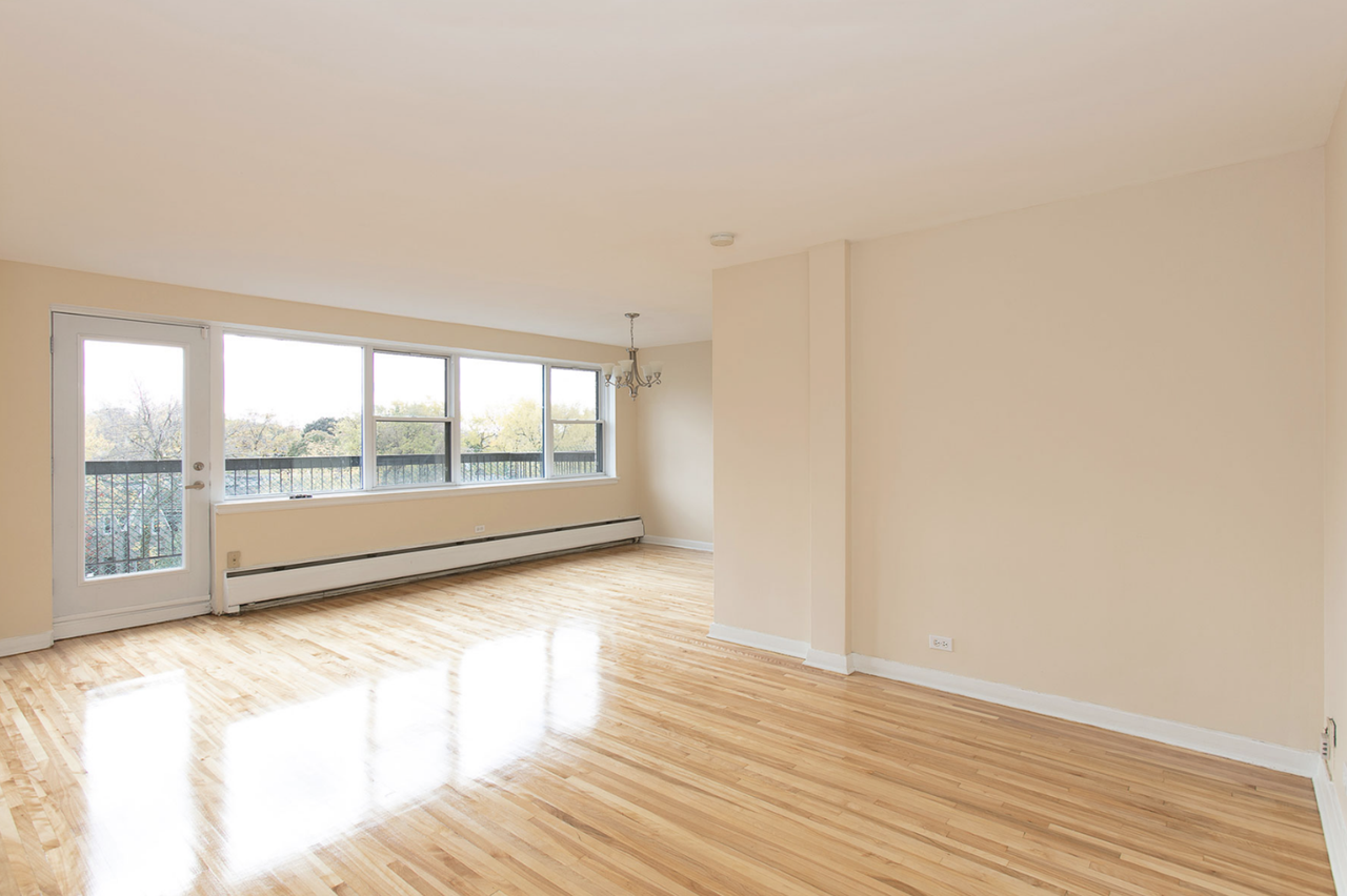 5725 Chemin de la Côte Saint Luc #312 - Photo 2 of 11