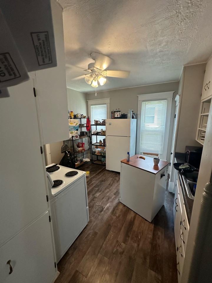 1383 W Main St - Photo 3 of 12